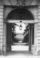 Brama wjazdowa - zdjcie z 1930 roku